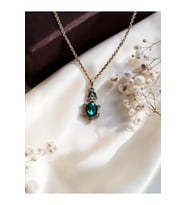 Oval Kristal Taşlı Kolye