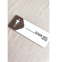 Erkek WC Kapı Tabelası – Tuvalet Yönlendirme Levhası  19x7 cm Çift Katmanlı