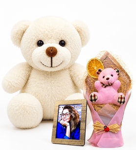 Kişiye Özel Ahşap Fotoğraf Çerçevesi, Pembe Peluş Ayıcık Buketi ve Peluş Beyaz Ayıcık Hediye Seti