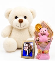 Kişiye Özel Ahşap Fotoğraf Çerçevesi, Pembe Peluş Ayıcık Buketi ve Peluş Beyaz Ayıcık Hediye Seti