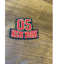 6X5 CM ÜTÜ İLE YAPIŞAN NAKIŞ İŞLEME NEW YORK YAZI ARMA APLİKE