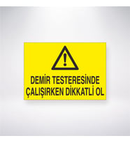Demir Testeresinde Çalışırken Dikkatli Ol 21x28 Arkası Yapışkanlı Levha