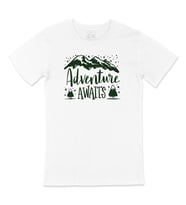Adventure Awaits Yeşil Tişört