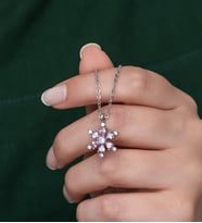 Kadın Pembe Taşlı Kamelya Çiçeği Kolye