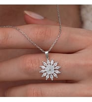 Manolya Çiçeği Zirkon Taşlı  925 Ayar Gümüş Kadın Kolye