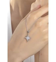 Kadın Orjinal 925 Ayar Gümüş Zirkon Taşlı Kutup Yıldız Model Kolye (Gümüş)