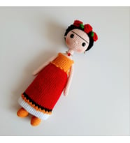 Elchandmade Amigurumi Örgü Kırmızı Turuncu Elbiseli Frida Kahlo Bebek