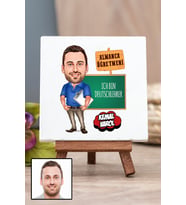 Erkek Almanca Öğretmenine Öğretmenler Günü Hediyesi Karikatürlü Masa Dekoru