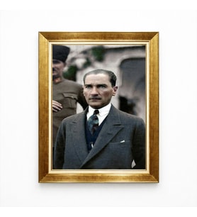 Tablore Atatürk Karizmatik Portre Takım Elbiseli Kanvas Tablo Gold Çerçeveli