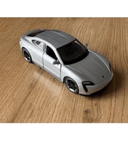 Porsche Taycan Turbo Metal Diecast Oyuncak Araba 1:32 Koleksiyonluk Çek Bırak Detaylı Model (Gri)