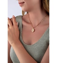İnce Ataş Zincirli Gold Pembe Sedefli ve İncili Kapaklı Fotoğraf Kolyesi