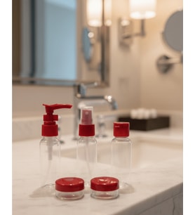 5’li Seyahat Boy Kozmetik Şişe Seti 30 ml Çantalı Organizer