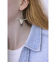 Bohem Boğa Kafatası Figürlü Gümüş Renk Unisex Sallantılı Küpe