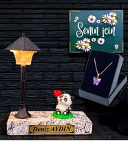 İsimli Biblolu Beyaz Masa Lambası ve Kelebek Kolye, Kişiye Özel Hediye Seti (Model 6)