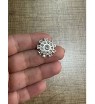2 CM ZİRKON TAŞLI GÜMÜŞ RENK DELİKLİ DÜĞME 1 ADET