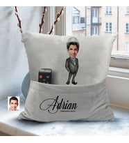 BK Gift Kişiye Özel Mühendis Karikatür Tasarımlı Organizer Kumanda ve Atıştırmalık Cepli Gri Kırlent Yastık- 1 Arkadaşa Hediye, Cepli Yastık