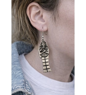 Phara Form Charm – Antik Figürlü Gümüş Renk Unisex Sallantılı Küpe