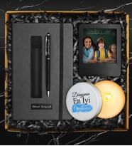 Öğretmenler Gününe Özel Kişiye Özel Defter & Deri Kılıflı Touch Pen Kalem & Özel Tasarım Mum & Kişiye Özel Fotoğraf Çerçevesi