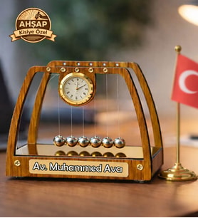 Kişiye Özel Ahşap Masa Üstü Saatli Newton Denge Topları Avukata Hediye