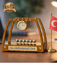 Kişiye Özel Ahşap Masa Üstü Saatli Newton Denge Topları Avukata Hediye