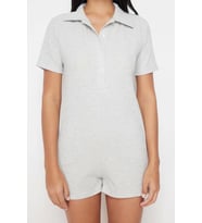 Kadın Moda Boru Paça Gömlek Yaka Solid Desen Kısa Waffle Düğme Detaylı Gömlek Yaka Örme Tulum (Gri)