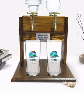 BK Gift Kişiye Özel Renkli Baskılı Rize Tasarımlı Turistik İkili Rakı Bardağı ve Çift Musluklu Doğal Ahşap Rakı Standı-1 (Model 1)