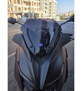 MOTOCAM Yamaha Xmax Ön Cam 2018-2022 Model 36cm Siyah Renkli 4mm SPORTİF