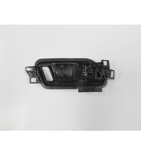 VOLKSWAGEN AMAROK- 11/16; ÖN KAPI İÇ AÇMA KOLU SOL SİYAH (ELCEĞİ GÜMÜŞ GRİ) (HUSHAN) 2H0837113DUBN