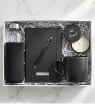 Kişiye Özel Premium Ofis Hediye Seti ( Kılıflı Cam Matara & Defter & Touchpen Kalem & Kupa & Metal Kutulu Mum) (Siyah)