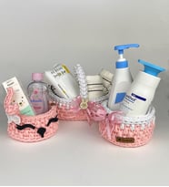 Ng Gifts El Emeği Dekoratif KIz Bebek 3'lü Örgü Sepet Hediye Seti