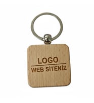Kişiye Özel Kare Ahşap Anahtarlık – Logo ve Web Sitesi Yazılı Lazer Gravür Anahtarlık – Kurumsal Promosyon & Özel Tasarım
