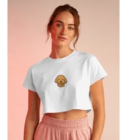 Goldendoodle Minimal Göğüs Baskı Crop Tişört – Premium Köpek Ikon Tasarım (Beyaz)