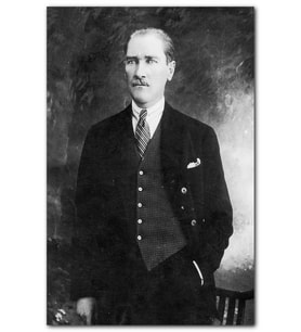 Cakatablo Atatürk Takım Yelek Bıyıklı Ayakta MDF Tablo