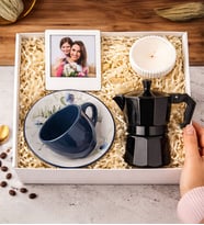 Kadınlara Özel Fotoğraflı Çerçeve Mum Moka Pot Ve Fincan Seti