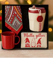 Mutlu Yıllar Yeni Yıl Hediye Seti – Kupa, Dereceli Termos Bardak, Fular & Bez Çanta (Kırmızı)
