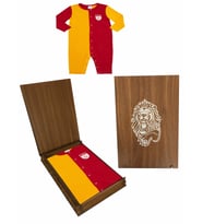  GALATASARAY BEBEK  METİN OKTAY TULUM HEDİYE ASLAN AHŞAP KUTULU (Sarı-Kırmızı)