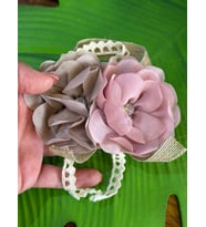 13X9 CM ÇİFT GÜLLÜ RENKLİ TAŞLI ÇİÇEKLİ BROŞ YAKA İĞNESİ