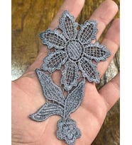 11X6 CM GRİ NAKIŞ İŞLEME GÜPÜR APLİKE ARMA DİKİŞ AKSESUARI