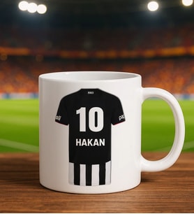 BK Gift Kişiye Özel Siyah Beyaz Taraftar Forma Numarası ve İsim Tasarımlı Baskılı Beyaz Kupa Bardak, Taraftar Hediyesi