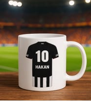BK Gift Kişiye Özel Siyah Beyaz Taraftar Forma Numarası ve İsim Tasarımlı Baskılı Beyaz Kupa Bardak, Taraftar Hediyesi