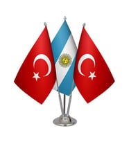 Masa Üstü Arjantin Bayrağı Türk Bayrağı Üçlü Krom Direk Masa Bayrak Seti