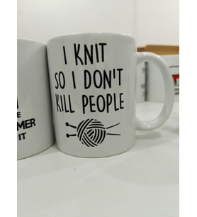 I Knit So I Don't Kill People Kupa - Örgü Tutkunları Komik Seramik Bardak Hediyesi 325ml
