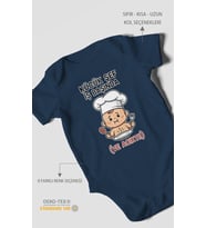 Küçük Şef İş Başında (Ve Acıktı) Baskılı Bebek Zıbını – Çıtçıtlı Body 8 Renk  %100 Pamuk Kısa Kol (Lacivert)
