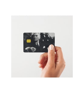 Atatürk Tarihten Bir Kare Parlak Yüzeyli Kredi/Banka Kart Kaplama Sticker (Yüksek Kalite)