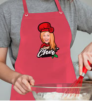 BK Gift Kişiye Özel Kadın Chef Karikatürlü Profesyonel Kırmızı Mutfak Önlüğü, Aşçı Önlüğü, Şef Önlüğü, Arkadaşa Hediye-4