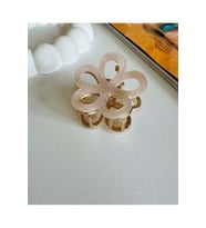 BEJ RENK KEMİK ÇİÇEK TOKA 4 CM ACR9066