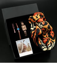 Kişiye Özel Polaroid Fotoğraf& Özel Kutuda Leopar Desenli Fular& Spectrum Rose Gold  Kadın Kol Saati& Rose Gold Nazar Göz Detaylı Kelepçe Bileklik& Rose Gold Kutup Yıldızı Kolye Hediye Seti
