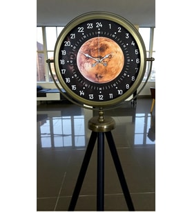 Eskitme 24 Saat Göstergeli Özel Tasarım Tripod Ayaklı Saat