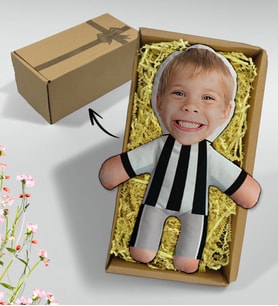 BK Gift Hediye Kutusunda Kişiye Özel Fotoğraflı Çocuk Siyah Beyaz Futbolcu Bebek Yastık-1, Arkadaşa Hediye, Sevgiliye Hediye, Doğum Günü Hediyesi