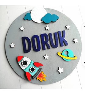 İSME ÖZEL ÇOCUK ODALARI İÇİN ROKET TEMALI DEKORATİF KAPI SÜSÜ